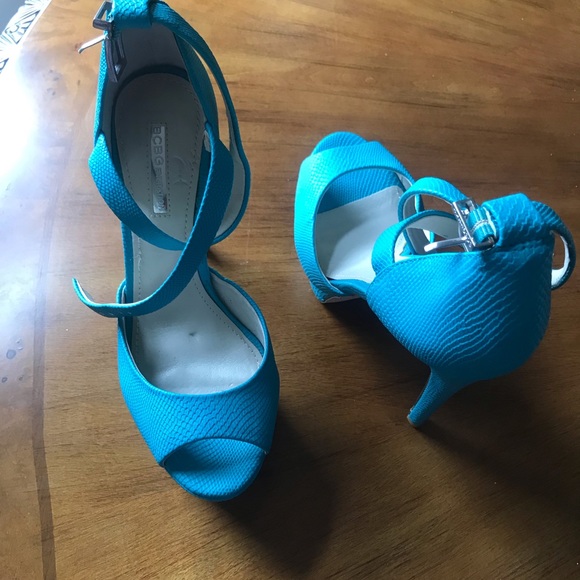 BCBG platform high heel peep toe - Picture 9 of 9